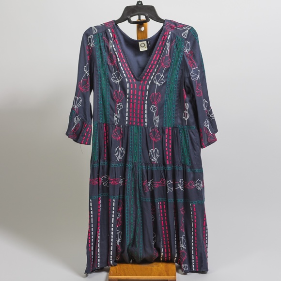 Akemi + Kin Embrodiered Dress size 4 Anthropolgie - Picture 4 of 4